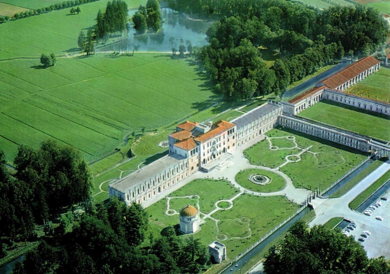 Boutique House Alle Loggie Palladiane Di Villa Contarini Piazzola sul Brenta Exteriör bild